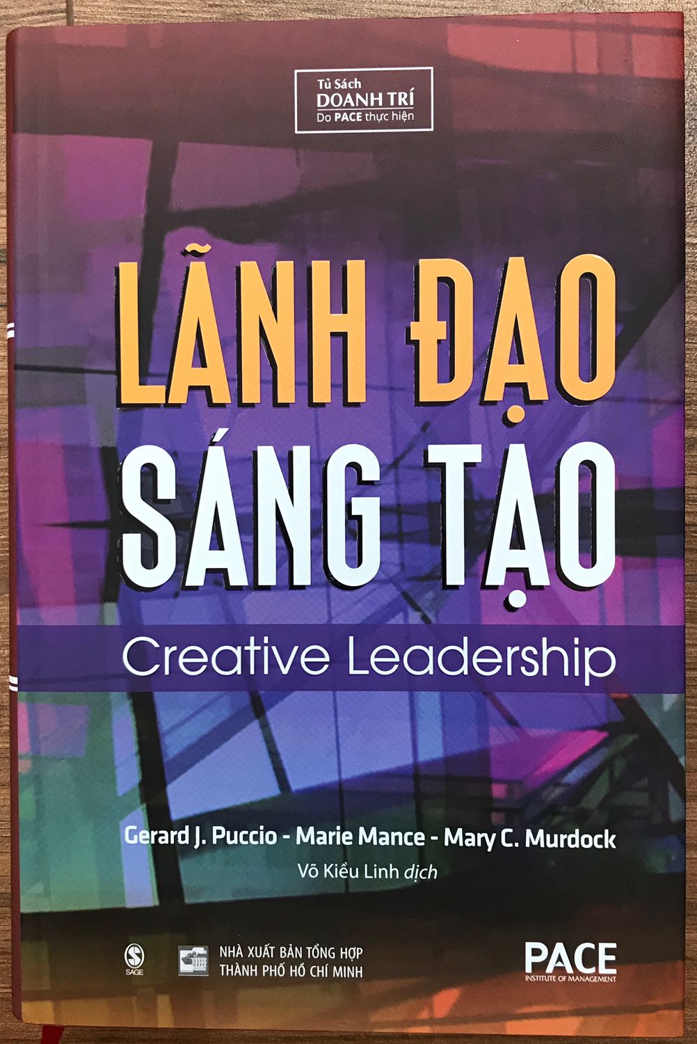 Sách hay và đóng bìa đẹp. Rất đáng mua nếu quan tâm đến lĩnh vực lãnh đạo.