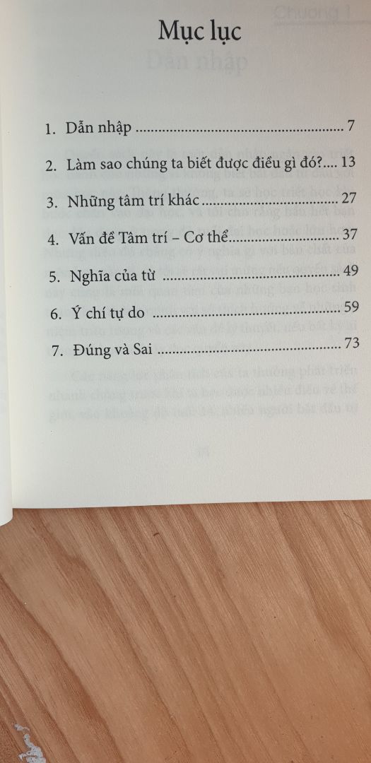 Cuốn sách "Ồ, thế có nghĩa là sao nhỉ? Một dẫn nhập ngắn vào triết học" được tác giả Thomas Nagel đưa đến tay bạn đọc. Đặc điểm suy tư, tâm sự của tác giả là bạn đồng hành cùng độc giả đi vào triết học. Từ khi Thales (cha đẻ của Định lí Thales) trở thành triết gia đầu tiên, con người bước vào triết học như sự giao thoa với ngay chính đời sống của bản thân mình. Nó thành một lĩnh vực mà vốn xưa nay dành sự quan tâm lớn đối với các chủ đề, vấn đề của những tri thức khác biệt. Thomas Nagel ngay từ đầu đã đặt câu hỏi trong chính tựa đề tác phẩm. Sự ngụ ý của ông giúp độc giả nhận ra điều đầu tiên: giữa con người cụ thể và triết học, đều có xuất phát điểm từ cách đặt câu hỏi về mọi thứ. Chức năng tuyệt vời như vậy xuất hiện khi con người chúng ta ở tuổi thiếu niên. Theo Nagel, con người hiểu về mọi thứ theo cách đặt sự nghi vấn: vì sao nó như vậy? nó có thể tốt hơn, hay tệ đi không?.... 

Văn phong cởi mở, sâu lắng, đầy tính xây dựng của Nagel thể hiện qua các chủ đề cơ bản dẫn vào triết học như: Tâm trí, Ngôn từ, Tự do, Đúng - Sai, Công lý, Cái chết, Ý nghĩa cuộc đời,... Điều bất ngờ ở chỗ, nó theo một hành trình đi từ chính trái tim - khối óc của mỗi người đến việc chúng ta trầm lắng hơn, tâm tư hơn về những điều mình đã và chưa làm. Đến khoảnh khắc bừng tỉnh, ta để lại cho cuộc sống cái cách ta hiểu về ý nghĩa cuộc đời.

Dù tôi hay bất cứ ai ở hoàn cảnh hay vị trí ra sao trong phần đời còn lại, thì hẳn chúng ta đều không hoàn toàn cô độc. Vô hình chung cảm nhận như cách mà Nagel tâm niệm: "thúc đẩy sự hiểu biết về thế giới và bản thân chúng ta sâu sắc hơn một chút" (tr. 10, Dẫn nhập)