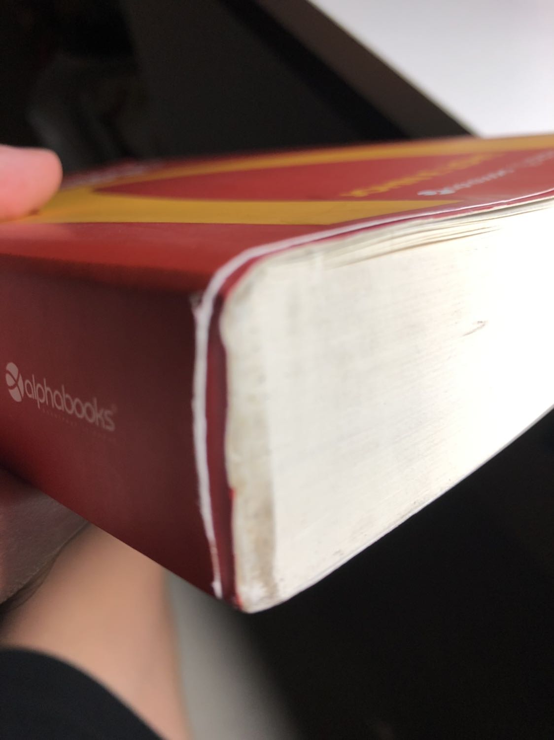 Nội dung cung cấp nhiều kiến thức thú vị (và cũng nhiều bất ngờ) về sự hình thành phát triển của ngành thức ăn nhanh, sự thống trị đế chế tỷ đô McDonald’s và tầm quan trọng đối với nền kinh tế Mỹ nói chung, các doanh nghiệp vệ tinh nói riêng (Sách này bản gốc cũng đã được xuất bản khá lâu rồi (1995)).

Nhưng hình thức sản phẩm thì hơi chán, sách hơi bẩn, lại còn bị móp (hàng của Tiki Trading). Nhưng chắc hàng giảm giá nhiều nên vậy.