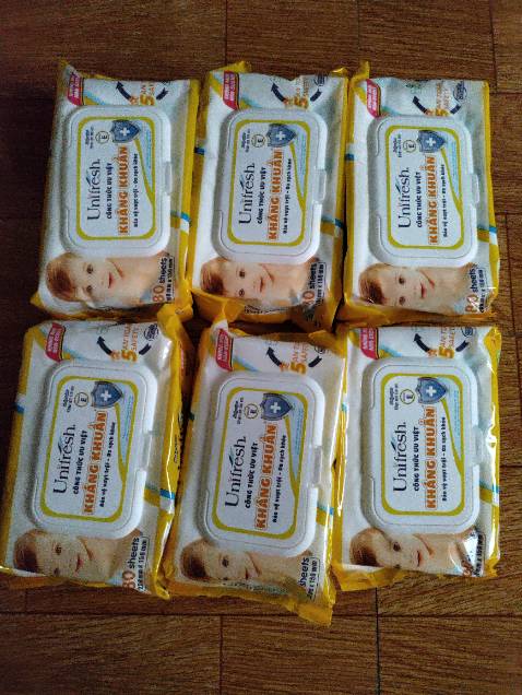 Hàng mới sản xuất đến lúc nhận là 9 ngày quá là ok luôn. Bao bì đẹp, khăn ướt không mùi độ PH tốt. Mua để thay bỉm cho con quá hợp lý. Giá cũng khá rẻ khi mua combo 6 gói