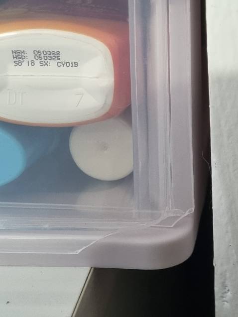 Nhìn chung cũng ổn, đựng đc nhiều. Cơ mà lúc giao cho mình bị bể hết 1 góc. Màu nhựa hơi tím tím, chứ ko phải trắng như hình minh họa.