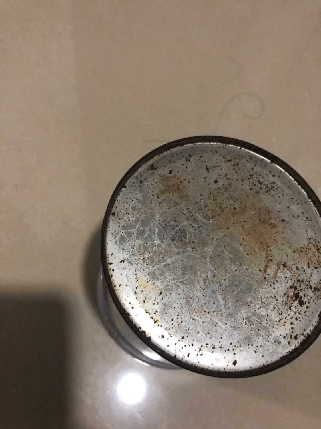 Sữa còn hạn mà *** sữa như lượm ngoài thùng rác vào đóng vậy.nhìn hộp sữa ai dám uống.