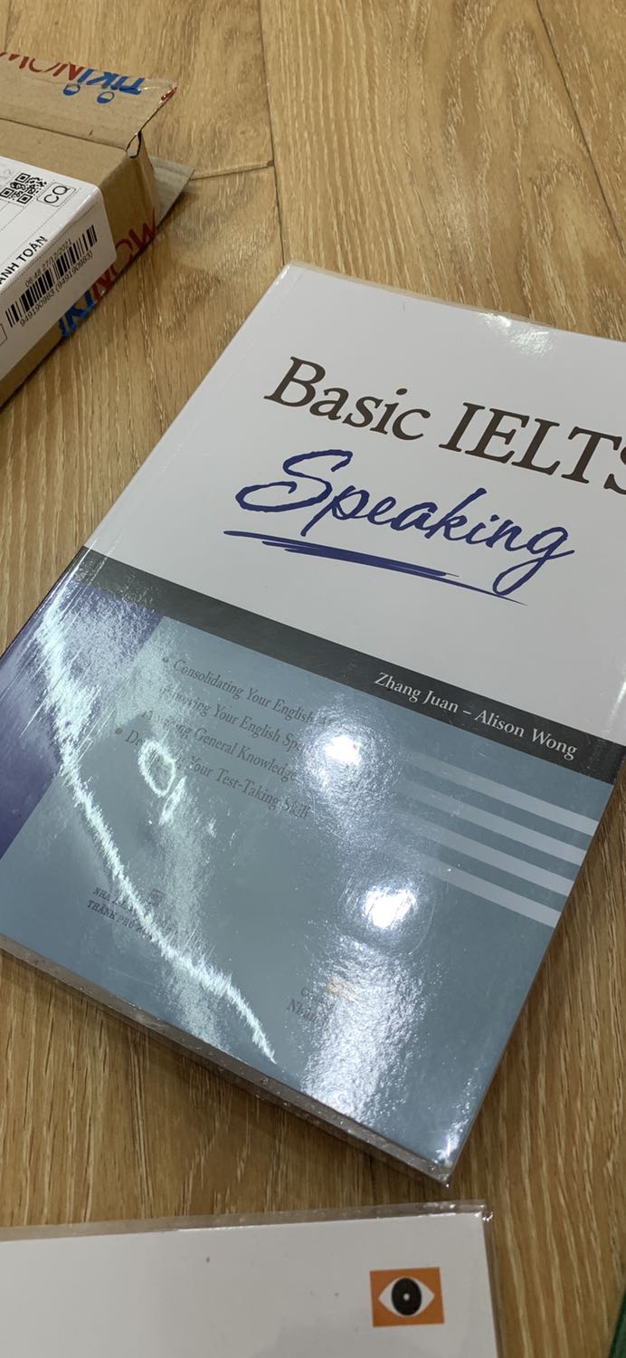 Sách giao rất nhanh. Giao đúng giờ đã báo. Bọc cẩn thận. Sách có giải thích rất kỹ càng, hệ thống logic. Có cả list từ mới cụm từ mới để học