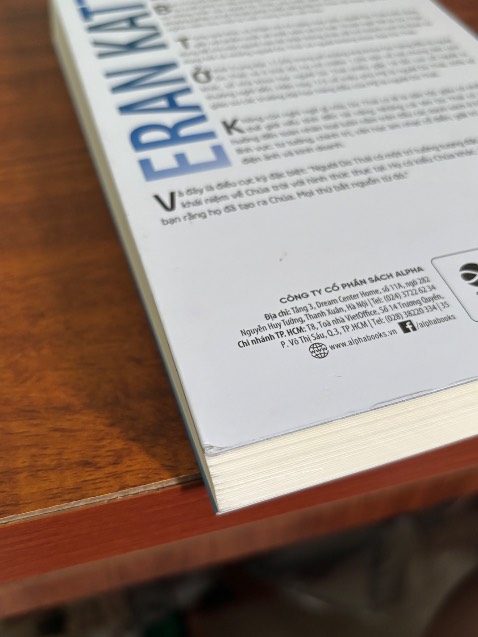 Sách có bọc nilon, giao hàng siêu nhanh và đúng hẹn. Chỉ tiếc là sách hơi bụi, có cả vân tay đen của bên đóng hàng. Chỉ là lỗi nhỏ không ảnh hưởng quá nhiều về chất lượng bên trong sách. Hi vọng tiki sau kiểm tra kĩ hơn về kho sách trước khi giao cho khách hàng.