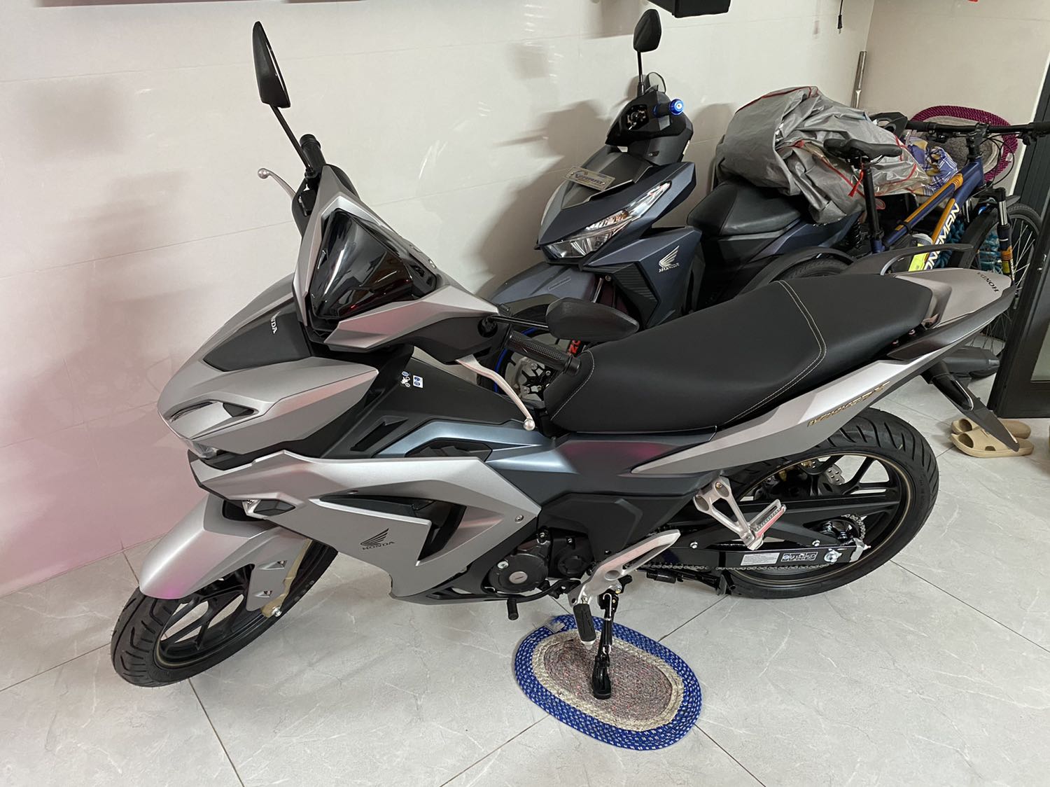 Giao xe nhanh gọn lẹ nhận xe liền trong ngày
Nhân viên dễ thương thân thiện, phục vụ tốt
Chất lượng xe thì 1 thời gian mới đánh giá được!