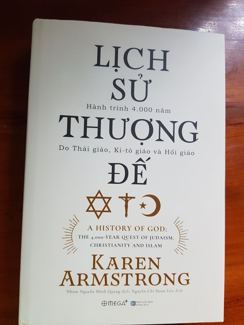 Mình thấy mọi người bảo khó đọc nhưng thử chinh phục xem sao. Sách còn màng co mà giao hàng bị móp hết 1 miếng, dù bìa cứng. Buồn ghê. Mấy anh chị đóng gói, vận chuyển kĩ dùm. Tụt hứng.