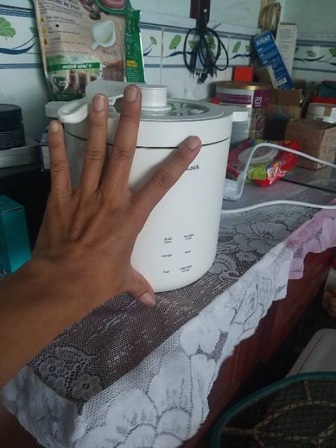 Nồi chỉ dành cho 1-2 người ăn nếu ngày ăn 2 cử vì 1 lần nấu tối đa được 6-8 chén cơm. Có các chế độ nấu cháo, súp, hầm, nấu cơm nhanh(20 phút), thường(30 phút), giữ ấm. Có chức năng hẹn giờ thích hợp cho việc nấu gạo lứt ngâm qua đêm. Có hiển thị thời gian còn lại khi nào xong.