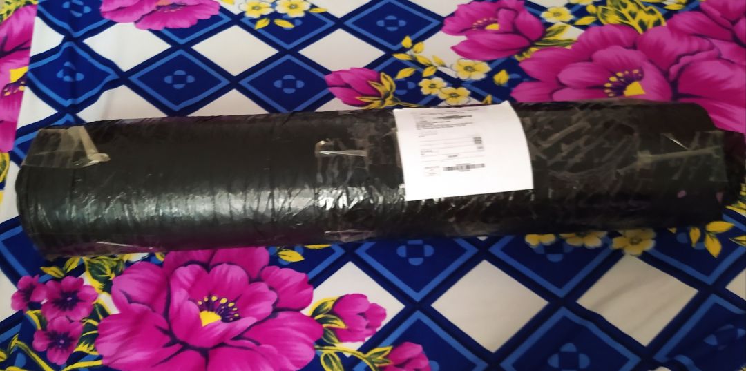 đóng gói kỹ, đẹp mắt.
chất lượng mặt thảm ở mức trung bình, nếu là người không chuyên tập những bài cơ bản thì tương đối ổn.
chiều dài thảm dư dả cho 1 người dài 1m8 như mình tập.
rất đáng tiền