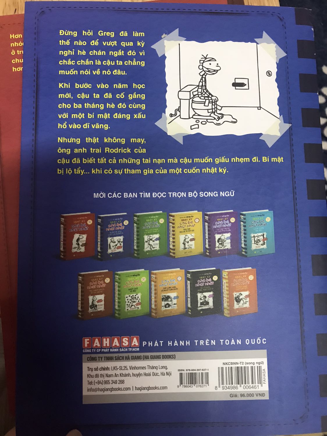 Giao hàng rất nhanh, mình cũng thích cuoins này lắm nhưng giờ mới mua đc, shop gói hàng cẩn thận, shiper thân thiện