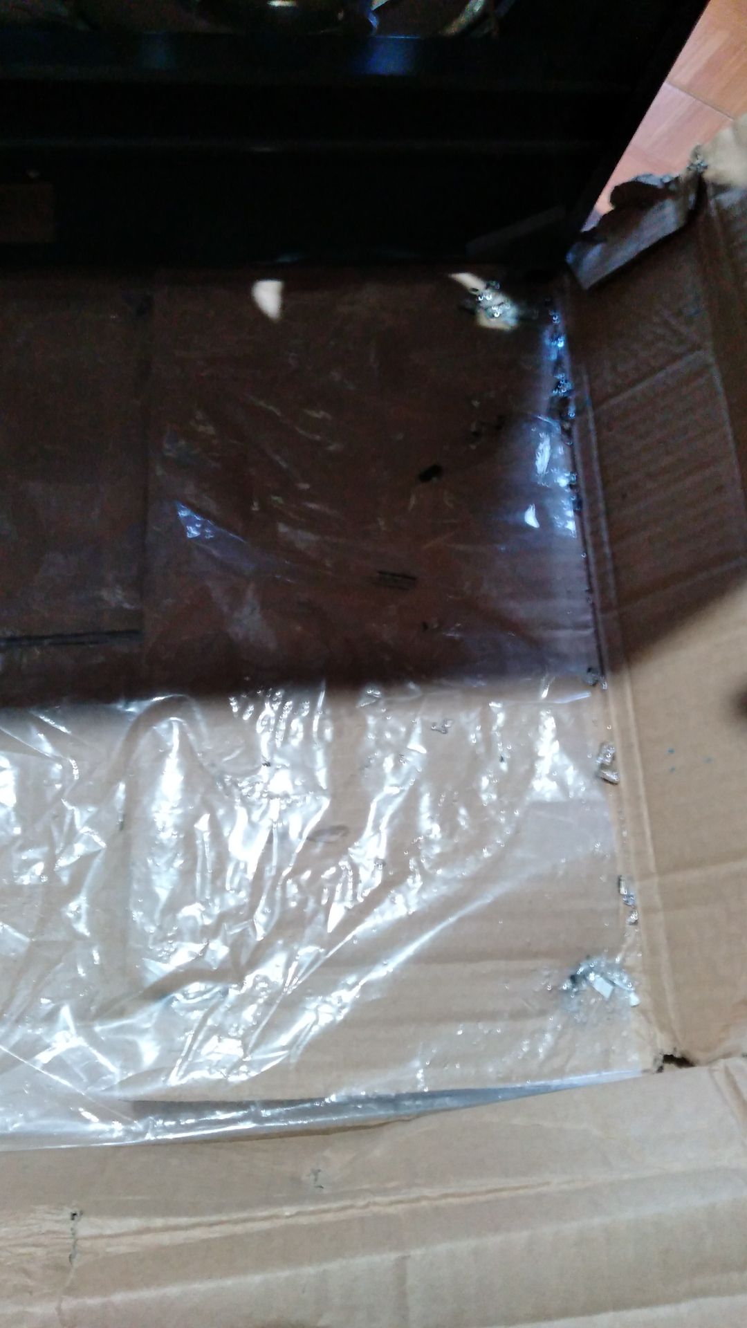 kính vỡ vụn luôn rồi... còn đâu mà dùng