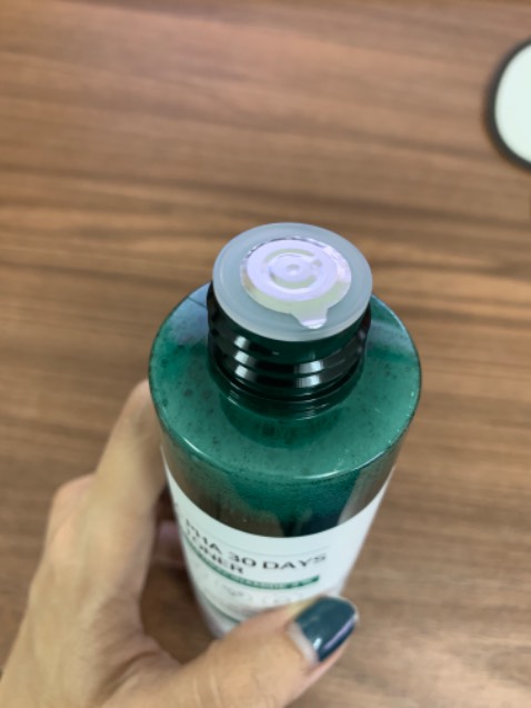 Còn đầy đủ tem niêm phong và đát xa. Mới xài loại màu đỏ thôi nên chưa biết loại màu xanh này có hợp với da ko. Vẫn cho 5 sao vì khâu đóng gói.