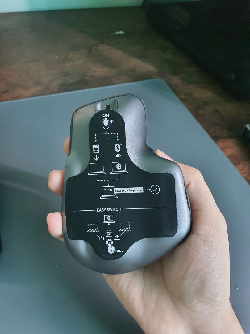 giao hàng nhành, sản phẩm nguyên seal, ban đầu chưa quen tay nhưng sau thời gian ngắn sử dụng chuột khá thích