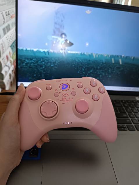 Lúc mới nhận thì sản phẩm không bị hư, trầy xước và các nút đều nhạy. Sau mấy tuần sử dụng, tay cầm vẫn còn tốt