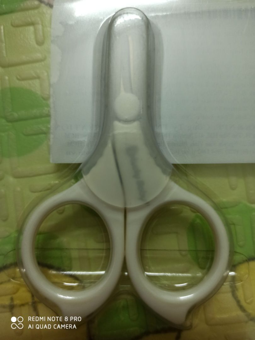 Mình cực kỳ hài lòng đó Shop à... tuy nhỏ nhưng kéo sắc bén và sử dụng rất dễ... mình không còn phải lo ngại tay bé cào nữa rồi vì móng tay bé ra rất nhanh hai ngày phải cắt một lần đó... mình cảm ơn Tiki và Shop nhé