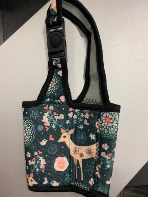 Quai vải khá okie, chất liệu thun co dãn,  kha phù hợp với cái ly mình đang mua! Có điều nhét vô hơi khó!