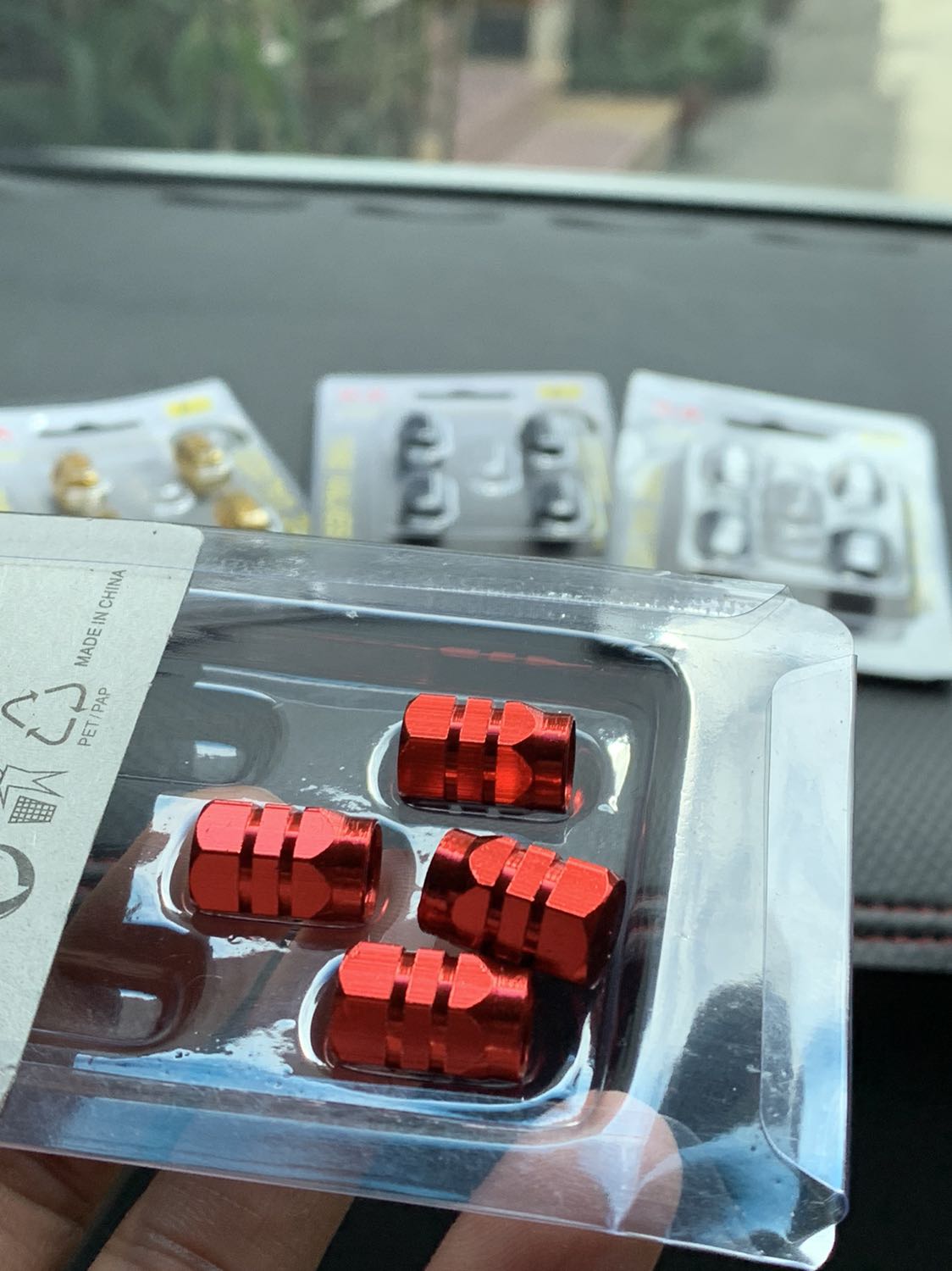Hàng rất đẹp. Đã sưu tập đủ của shop 5 bộ luôn. Shop chu đáo đóng gói cẩn thận. Hàng đóng vỉ đẹp