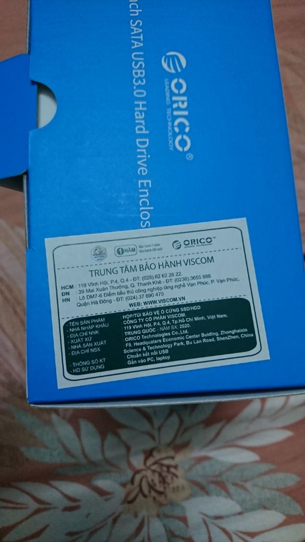 Cũg tạm hài lòg, vì hộp nhựa nhưg kog chắc và trog hộp chỉ có 1 miếg dán cố địh ổ đĩa thoi nếu di chuyển thì ổ đĩa sẽ rơi khỏi ngàm kết nối