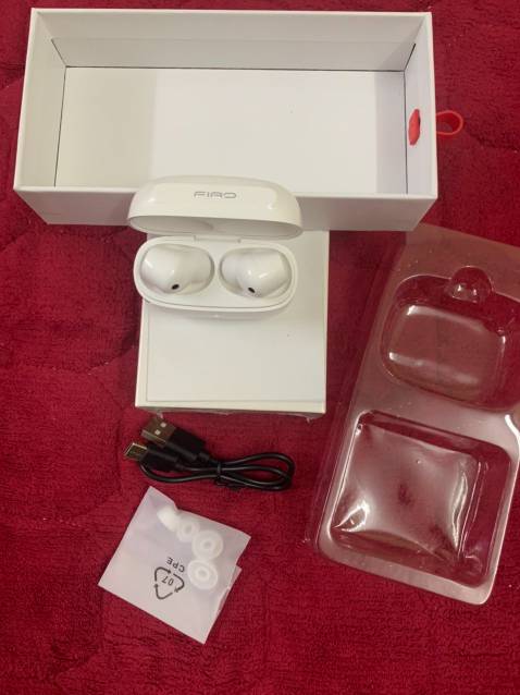 Giao hàng đúng với mô tả quảng cáo từ shop.

Sản phẩm kết nối rất ổn định,nghe nhạc ấm & êm tai.Gọi điện to, rõ ràng.

Chất âm tốt, chống ồn tốt.

Thiết kế đẹp, màu sắc khá sắc nét.

Đóng gói cẩn thận và giao hàng nhanh

SP có độ hoàn thiện cao, chất lượng tốt, mua từ gian hàng chính hãng FIRO nên luôn yên tâm về chất lượng cũng như dịch vụ hẫu mãi từ hãng.