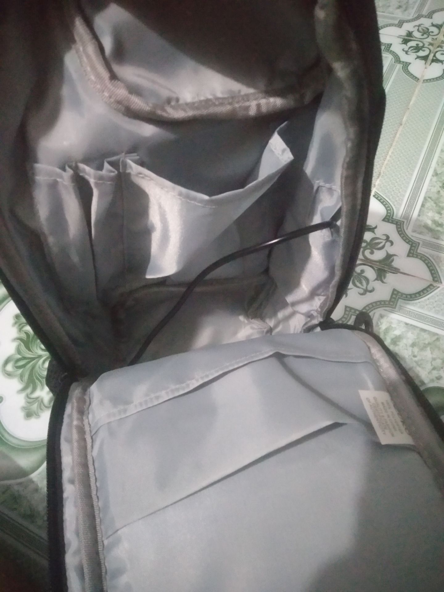 dây đeo khá là dài dù đã rút hết cỡ...hàng khá đẹp giống như hình...giao hàng hơi lâu nên 4* nhé dây đeo khá là dài dù đã rút hết cỡ...hàng khá đẹp giống như hình...giao hàng hơi lâu nên 4* nhé