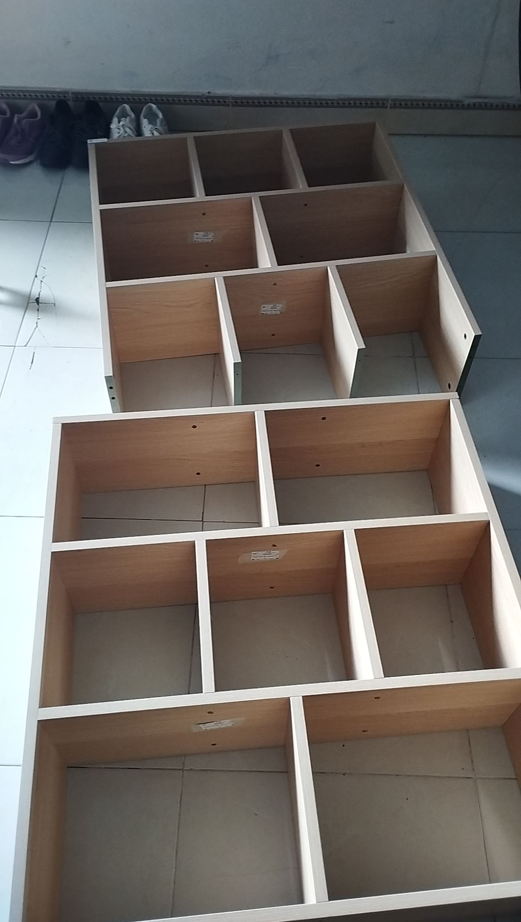 gía sách dày dặn nói chung ok, mà mk ko nghĩ đơn hàng này nặng vậy 38 kg lận. Mình lắp hơi cực chút mất 7 tiếng vì mk là con gái nên lắp 1 mk hơi lâu. Với lại có 1 lỗi nhỏ bên nhà sx thì các bạn bên tư vấn khá nhiệt tình nên mk cx thấy hài lòng và bỏ qua vậy nên vẫn cho 5⭐ nhé. Sẽ ủng hộ shop nếu chất lượng sau vài tháng của giá này ổn hen.