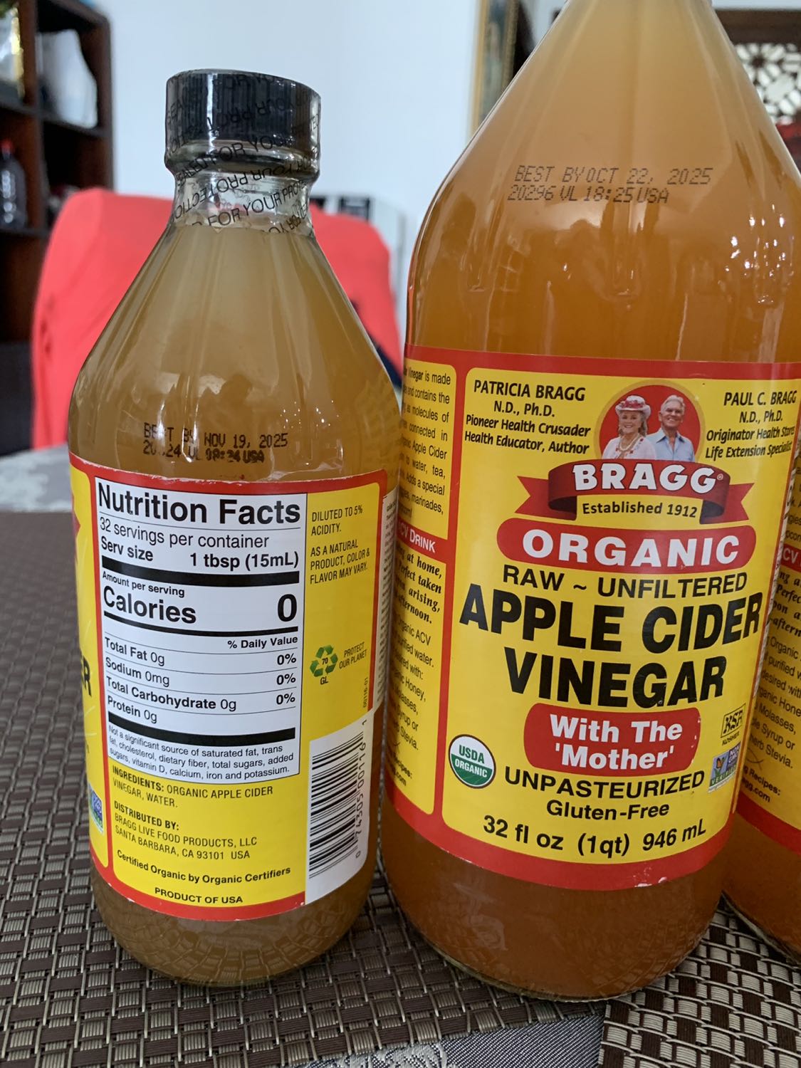 Mình đã mua dấm táo của Thiện Nhân  vài lần rồi,lần này mình mua 2 chai lớn,1 chai nhỏ mà sao chai nhỏ màu nhạt hơn,date in bị lem là sao vậy shop?