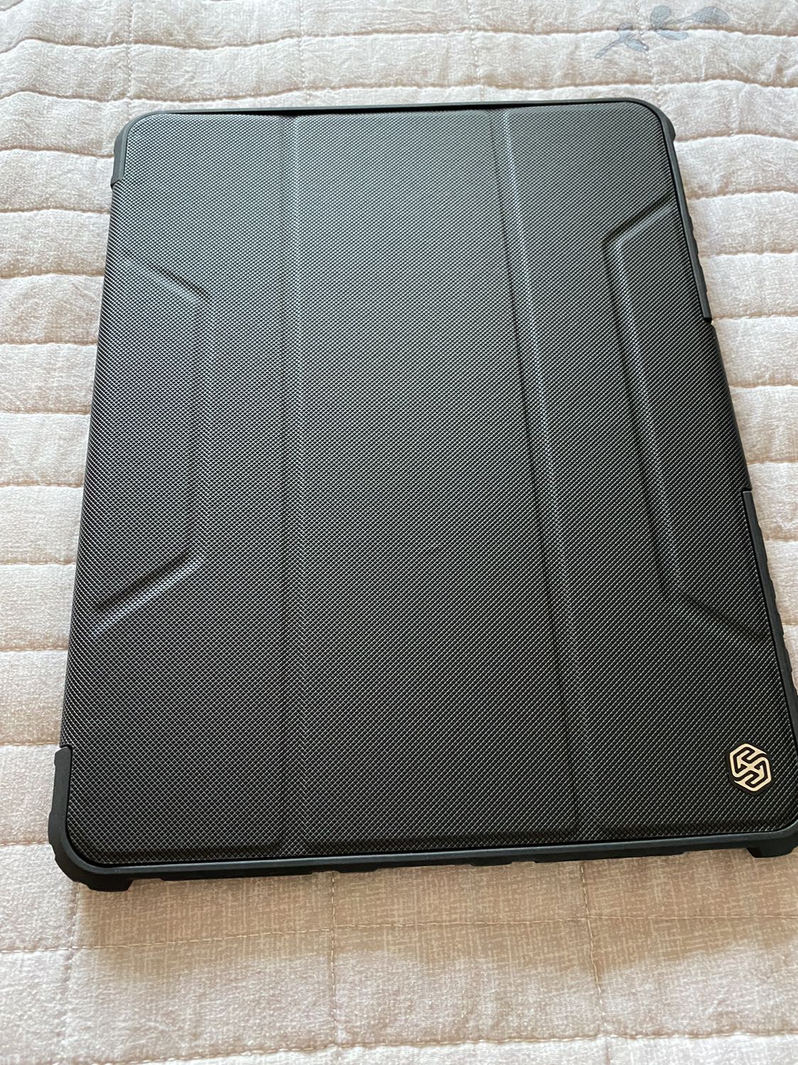 Okie ốp đẹp chắc chắn nhưng bỏ ipad vào hơi khó xíu