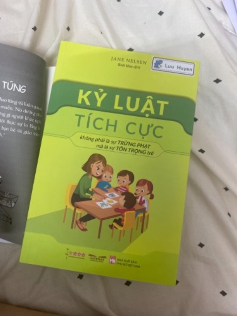 Sách hướng dẫn rất cụ thể, đưa ra các gợi ý, mẫu bài tập thực hành nữa. Cách trình dễ hiểu và logic.