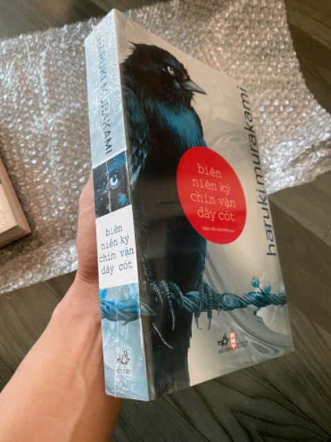 Đóng gói cẩn thận, sách nguyên seal, vuông đét, ko cần móp gì.