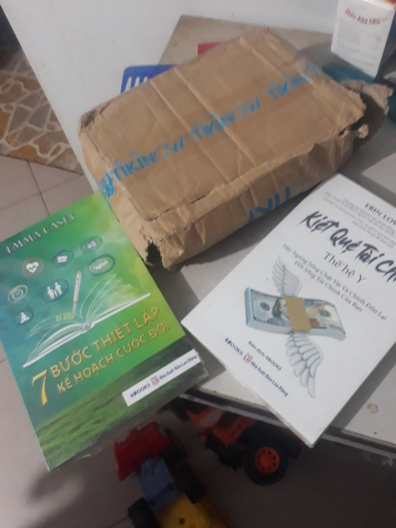 quá thất vọng. đặt ví lúc mở ra thấy 2 quyển sách chả liên quan gì cả. mong shop mau đổi lại cho mình. gọi shipper thì ko thèm nghe.