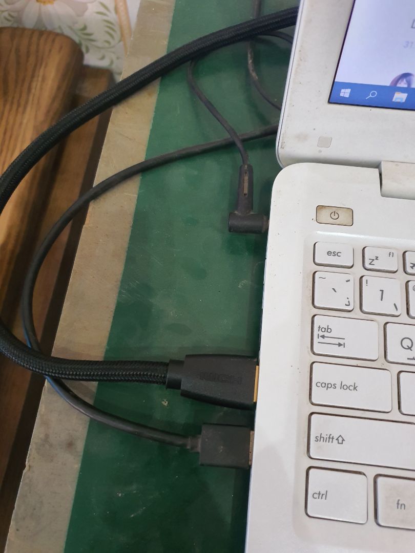 sau 1 lần đổi trả cuối cùng cũng nhận đc. lần đầu cáp lỗi ko kết nối vs tivi được. sau đó mình đc đổi sợi này thì thấy chạy khá tốt. nhưng ko biết phải do máy mình không mà cắm cáp thì máy tính mình chạy bị khá giật.