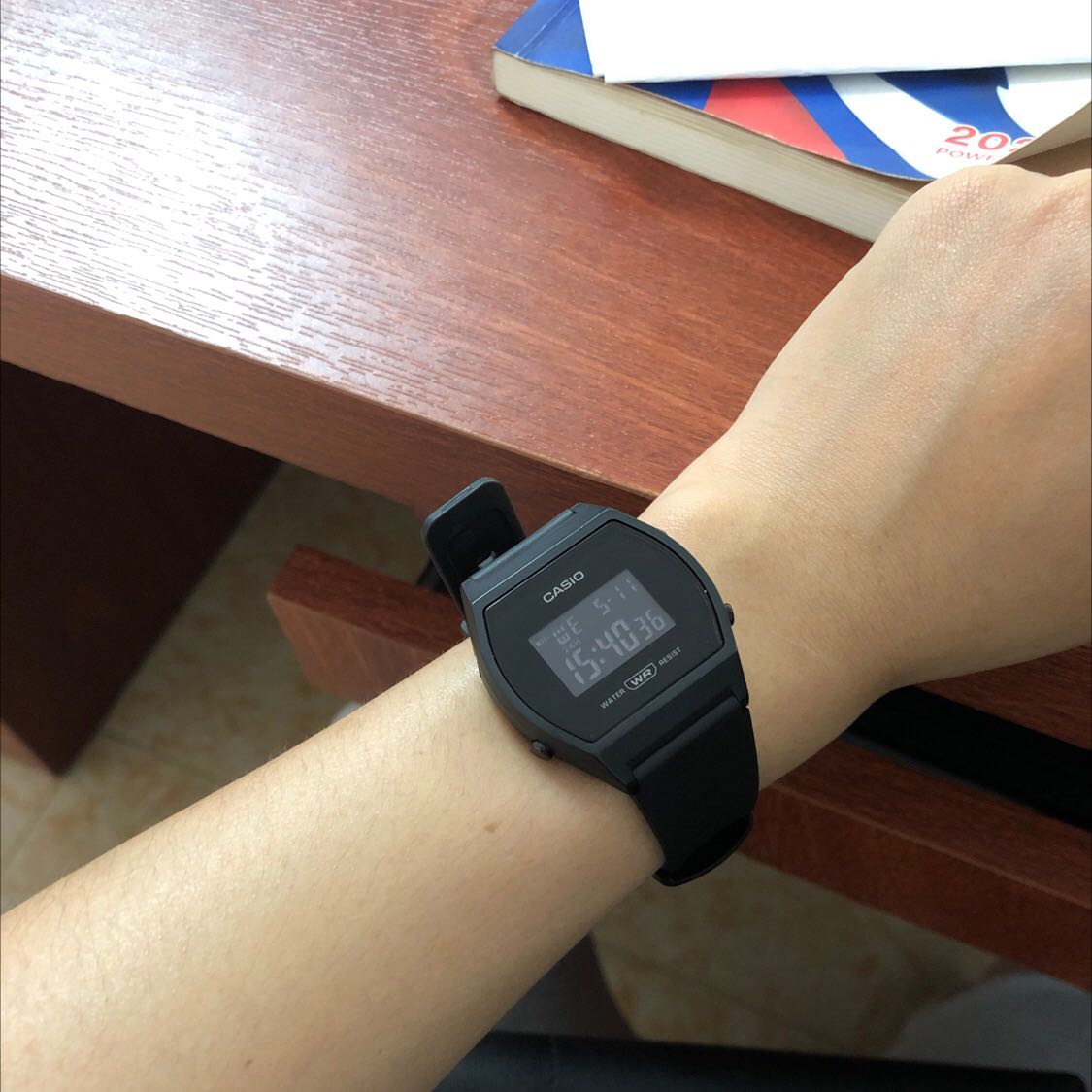 Đồng hồ đẹp giống quảng cáo, shop chu đáo, chạy đúng giờ . Mọi thứ đều oke như mong đợi