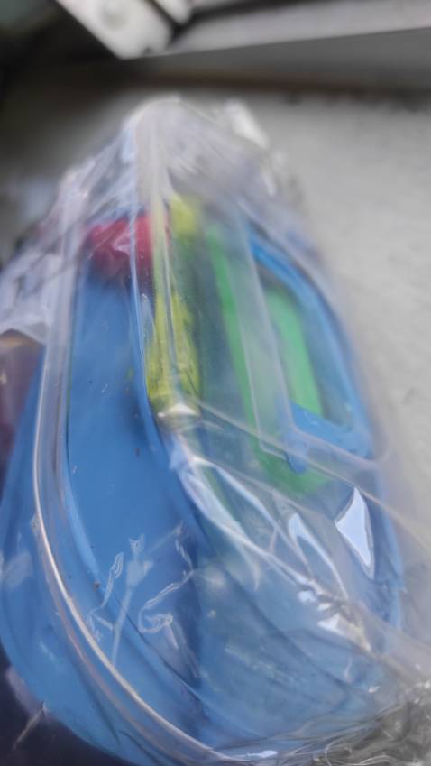 hộp kim chỉ có giá ba muoi bảy ngàn đồng 37.000 đ (đã bao gồm phí vận chuyển)