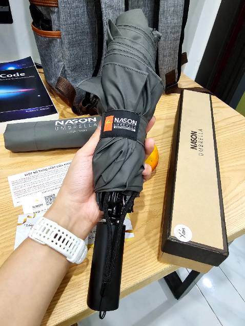 Lần đầu mua ô mà cảm nhận xịn *** sò như thế này.

Ship nhanh, ô dù chắc tay, vải mềm nhưng đan rất dày có thể sẽ chống mưa và uv tốt, bật/gập rất nảy và lực. Hộp đóng gói xịn mịn, không nghĩ là chưa tới 300k lại có món ô dù tốt thế này.

Đợi kiểm tra chất lượng mùa mưa này.