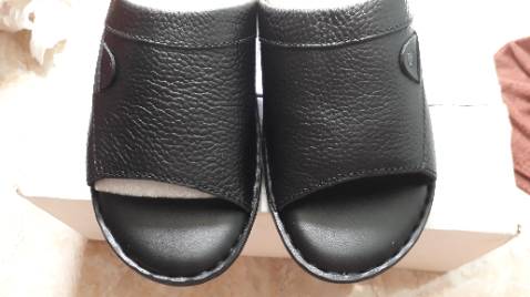 Mới nhận đc hàng. Cảm quan khi nhận ok. Dép mềm, nhẹ mang tạo cảm giác dễ chịu. Độ bền phải chờ tg. Tạm cho 4sao cổ vũ