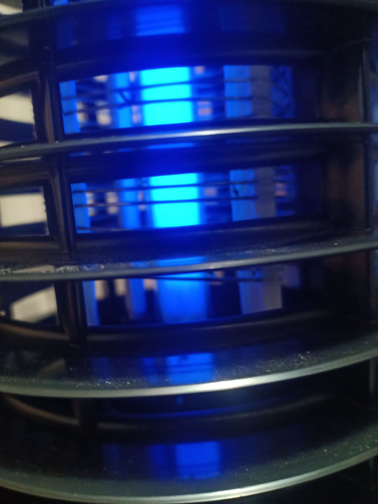 sản phẩm đẹp giao hàng rất nhanh khoảng 2 Tiếng là có hàng anh giao hàng thì rất thân thiện nói về chính sách bảo hành. Từ lúc mua đã Sài thử 1 ngày bắt được rất là nhiều muỗi là của *** nên rất an tâm chuyện bảo hành ❤️ nên mua