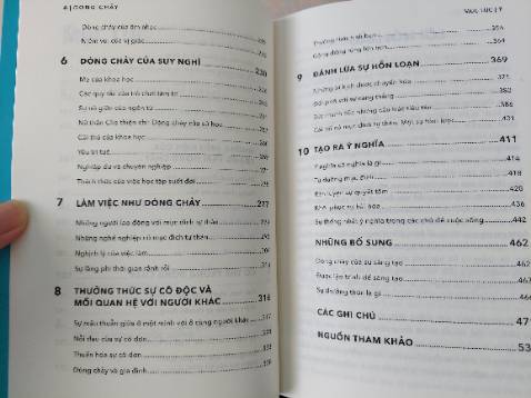 Đỉnh cao của dòng sách về Tâm Lý Học hiện đại. Nếu phải đọc một cuốn sách duy nhất về tâm lý học trong cuộc đời, nhất định phải là cuốn này. Mình nghĩ dịch giả hẳn phải có chuyên môn rất cao và tâm huyết lắm mới có thể chuyển ngữ được tác phẩm này đấy, vì lượng thông tin, kiến thức đồ sộ trong quyển sách này là công trình nghiên cứu trọn đời của giáo sư Mihaly. Cực kì uyên bác nhưng ko hề dễ "xơi", phải đọc chậm, kĩ, và đọc đi đọc lại mới ngấm được, hì hì.