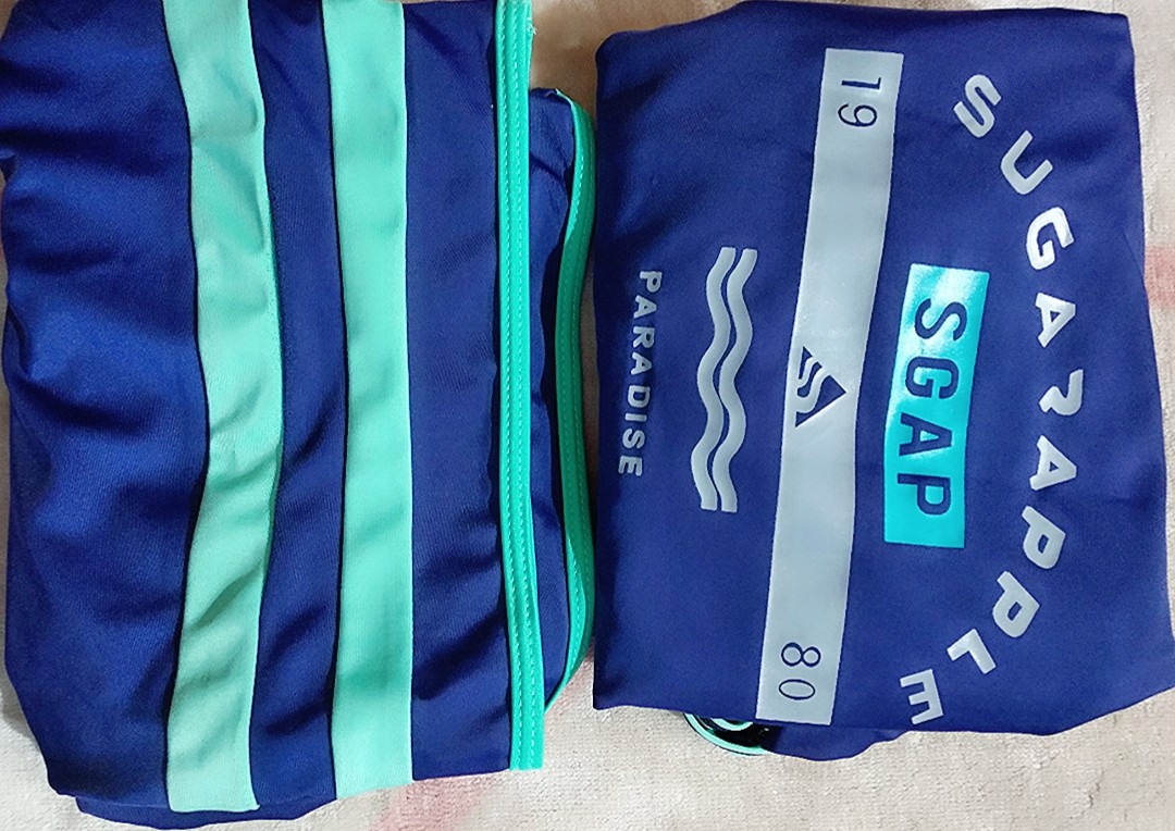 ?Vải  siêu mềm mại co dãn, Khi mặc bình thường không bị bí nóng, mặc khi bơi cho cảm giác ấm áp, vải nhanh khô. 
?Sản phẩm được may bằng đường may 2 mặt, mặt trong và mặt ngoài như nhau, không có gân vải thừa gây cọ sát bên trong khi mặc. 
?Áo tay dài bảo vệ da chống tia UV, mềm mại và nhanh khô ôm sát cơ thể, trừ khi quá gầy thì không có gì để ôm cả., hi hi. 
?Là đồ bơi chuyên dụng cho các trò chơi trên biển và hồ bơi.
?‍? Cho 5 sao cổ vũ nha.