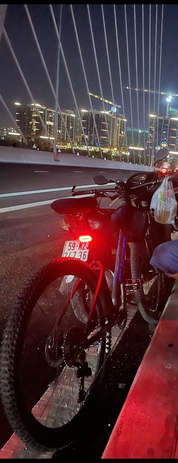 đèn chiếu sáng, đẹp
giao hàng nhanh
nói chung ổn
sẽ ủng hộ shop nếu có mua nữa