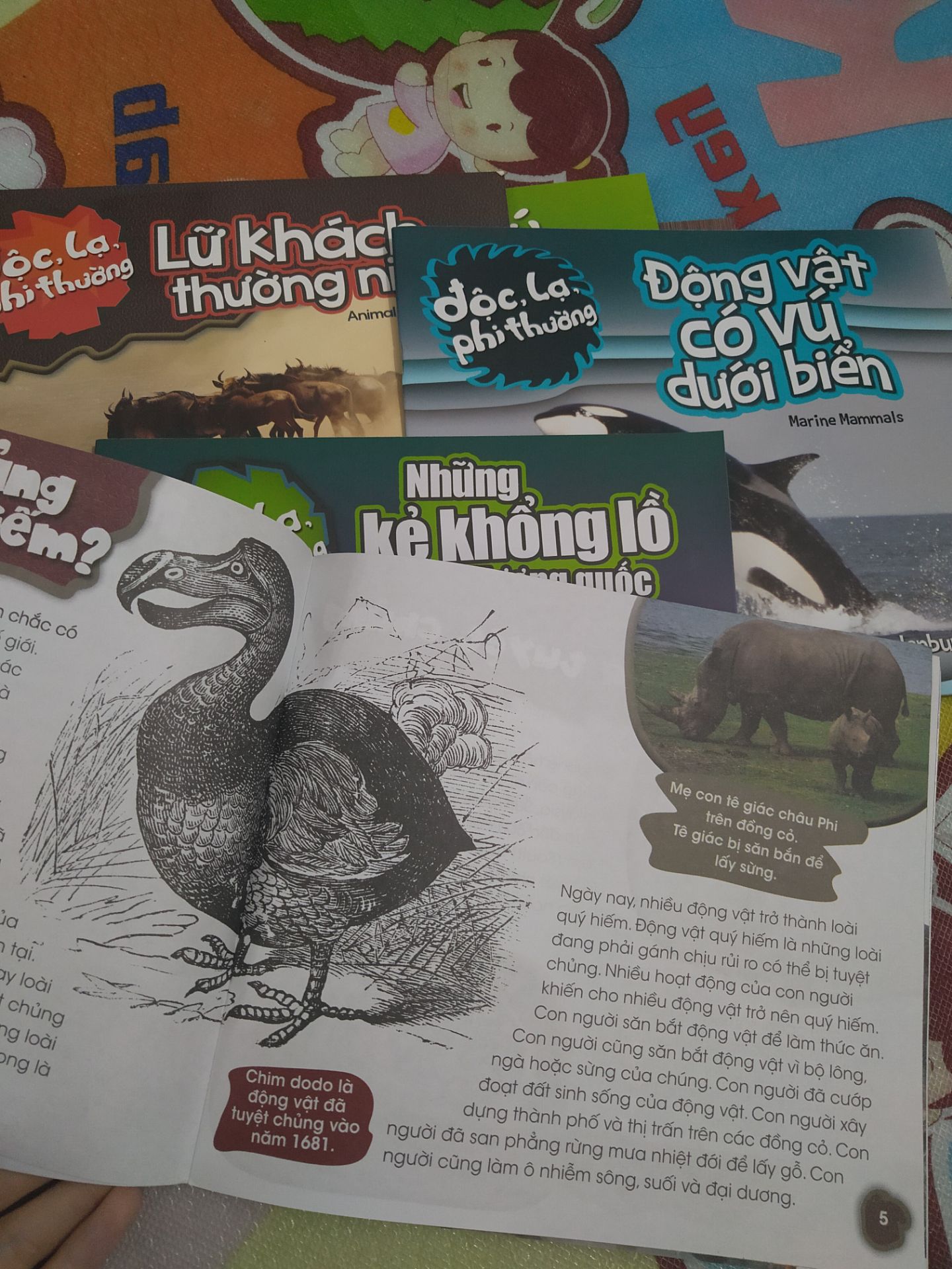 bé nhà mình thích lắm. suốt ngày bắt mẹ cho xem. mình mua cả combo luôn. tha hồ xem nhé. tiki giao hàng nhanh, đóng gói cẩn thận.