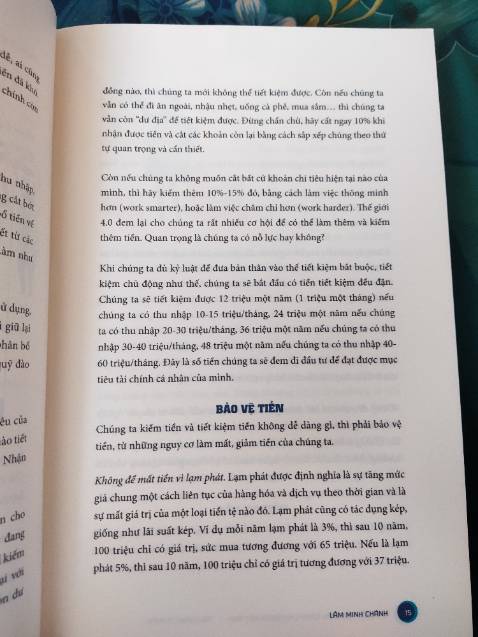 In rõ chữ, giấy tốt
Nội dung sách không có gì phải bàn
Tác giả là người Việt, am hiểu văn hoá Việt Nam nên nội dung sách rất phù hợp cho người Việt.
Mình nghĩ mỗi người hay mỗi hộ gia đình nên có một quyển này, sách hướng dẫn khá rõ ràng hành trình từ cách giảm chi tiêu để tiết kiệm, từ đó có dư vốn đi đầu tư và đầu tư vào đâu cũng như tránh cách cạm bẫy đầu tư "high risk high return"