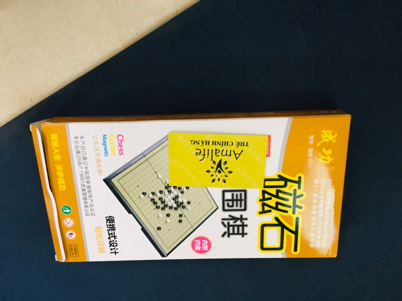 T có mua lần 1 bộ màu xám đen, và có góp ý shop nhưng bây giờ màu mới chất lượng bám dính hút chặt hơn hẳn. số lượng quân nhiều t chưa đếm hết, nhưng trước mắt vậy là được rồi. Shop này tiếp thu tốt, nên dù sao cũng ko thấy gì cả! Chất lượng cao so với giá thành