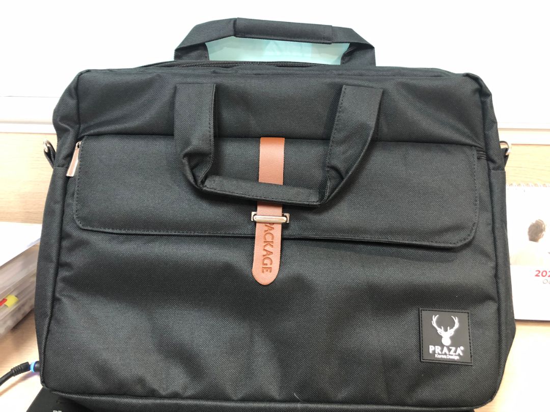 Bèo nhèo, dù để full đồ cũng nhăn nhúm.
K giống nhue hình sản phẩm. Hàng nhận được nhìn như cái túi mấy chục ngoài chợ