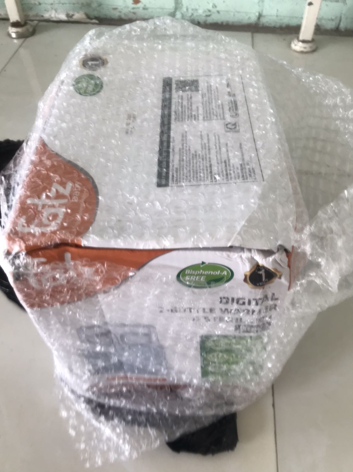 Máy hoạt động tốt. Tuy nhiên, không biết do sản phẩm hay vận chuyển lại móp méo thùng, không tem niêm phong, không biết được mới hoàn toàn không. Vẫn cho shop 5 sao.