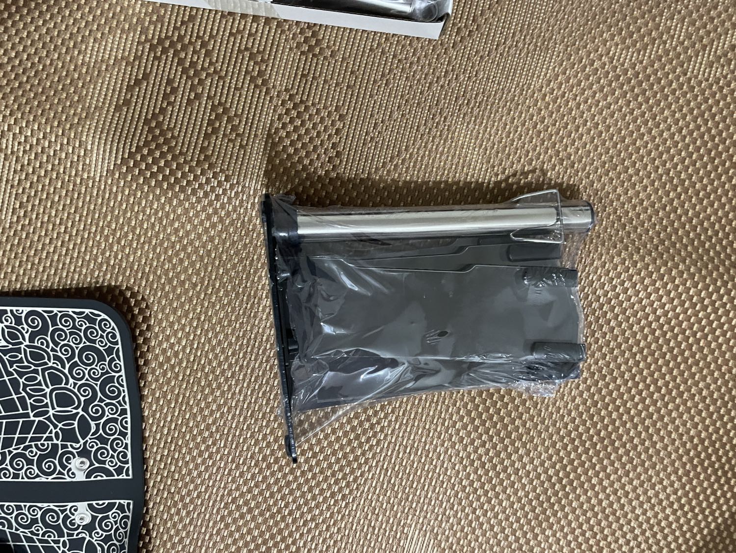 Dạo nhẹ sắc
Để dao bằng nhựa cũng nhẹ nhìn mong manh 
Không biết bền không
Sẽ review lại sau khi dùng 
Đóng gói cẩn thận 
Dịch vụ tốt