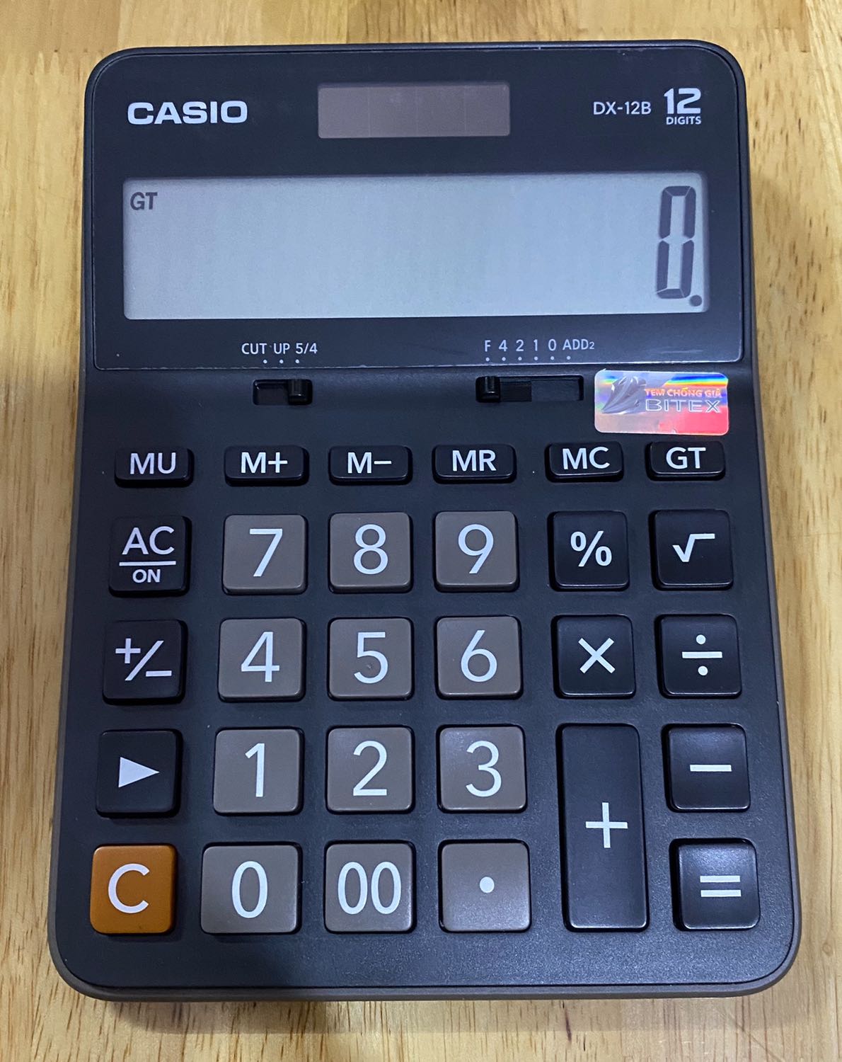 Sản phẩm đẹp, bấm rất thích, phím to, màn hình to rõ ràng. Hàng chính hãng . Giao hàng nhanh ( chỉ 1.5h sau khi đặt hàng) , đóng gói đẹp. Cảm ơn tiki