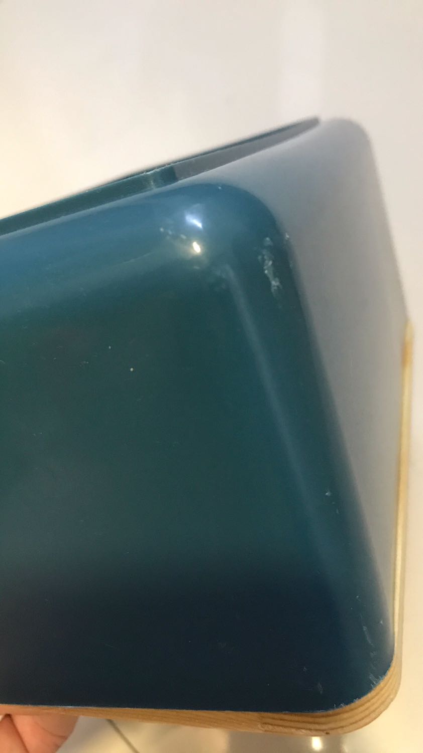 Sản phẩm kém chất lượng , nhựa rất xấu ,rất tệ tệ tệ... miếng gỗ trên mặt rất tệ , mềm như giấy . Khi nhận được hàng trầy xước toàn bộ sản phẩm , bán hàng như *** gạt .sản phẩm ko in nhãn mác