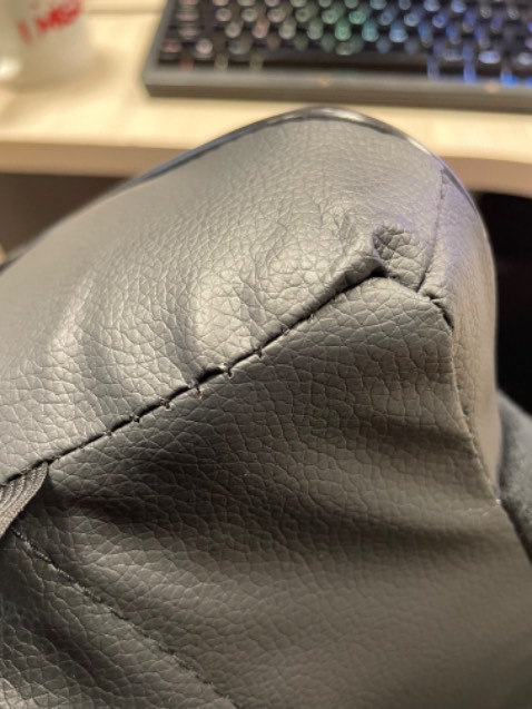 Màu sắc ok. 
Cao su hơi hôi tí hi vọng sd vài hôm sẽ hết. 
Nhưng đường may thiếu sự chau chuốt. 
Hi vọng shop nâng chất lượng hoàn thiện sp lên. Nếu sài ok mình vẫn ủng hộ shop.