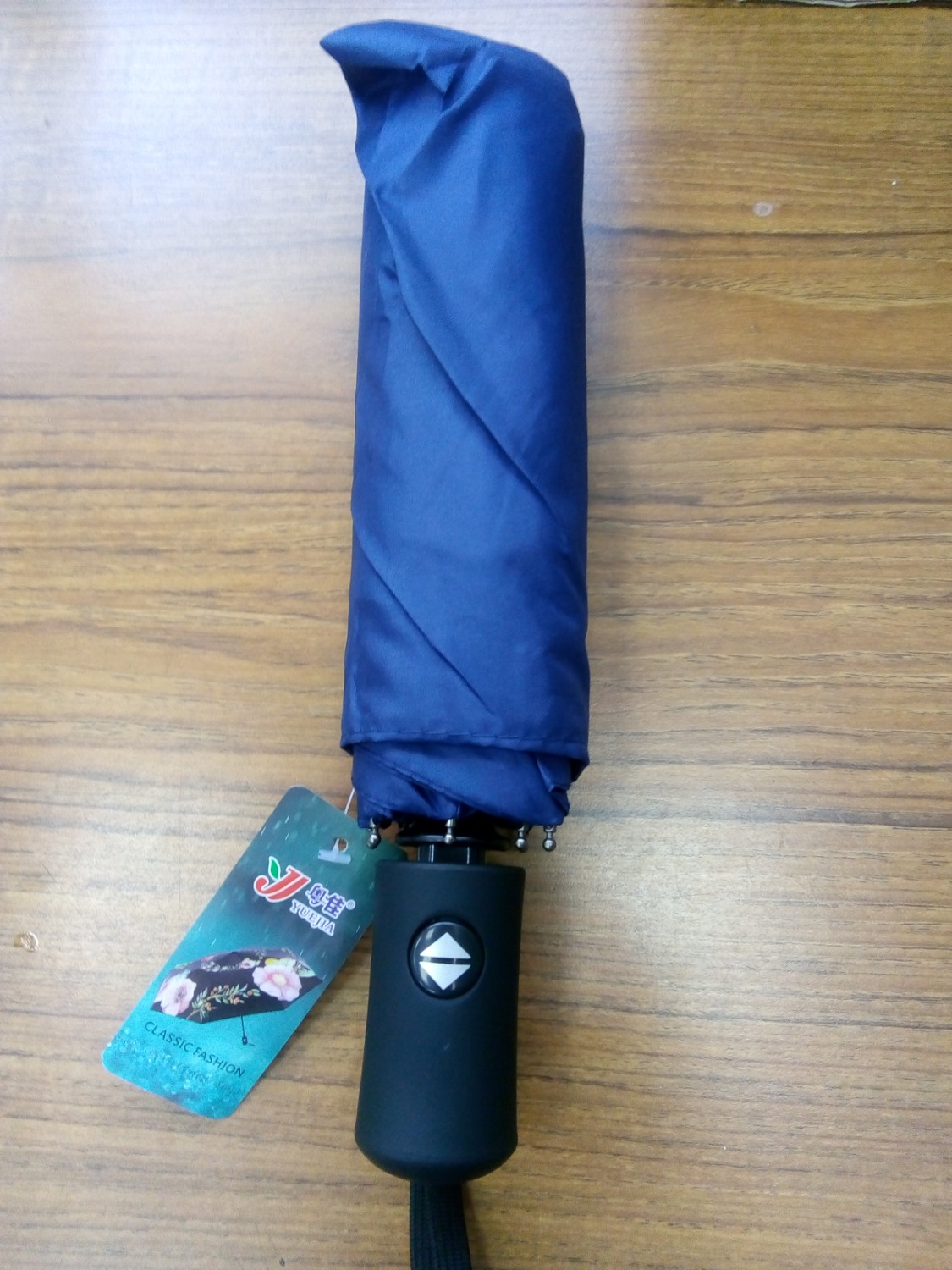 Shop đã giao khác mẫu. Xin đổi lại dùm ( Dù shop giao nhỏ hơn và cán dù khác không như khi đăng bán)
Yêu cầu shop đổi lại dùm!