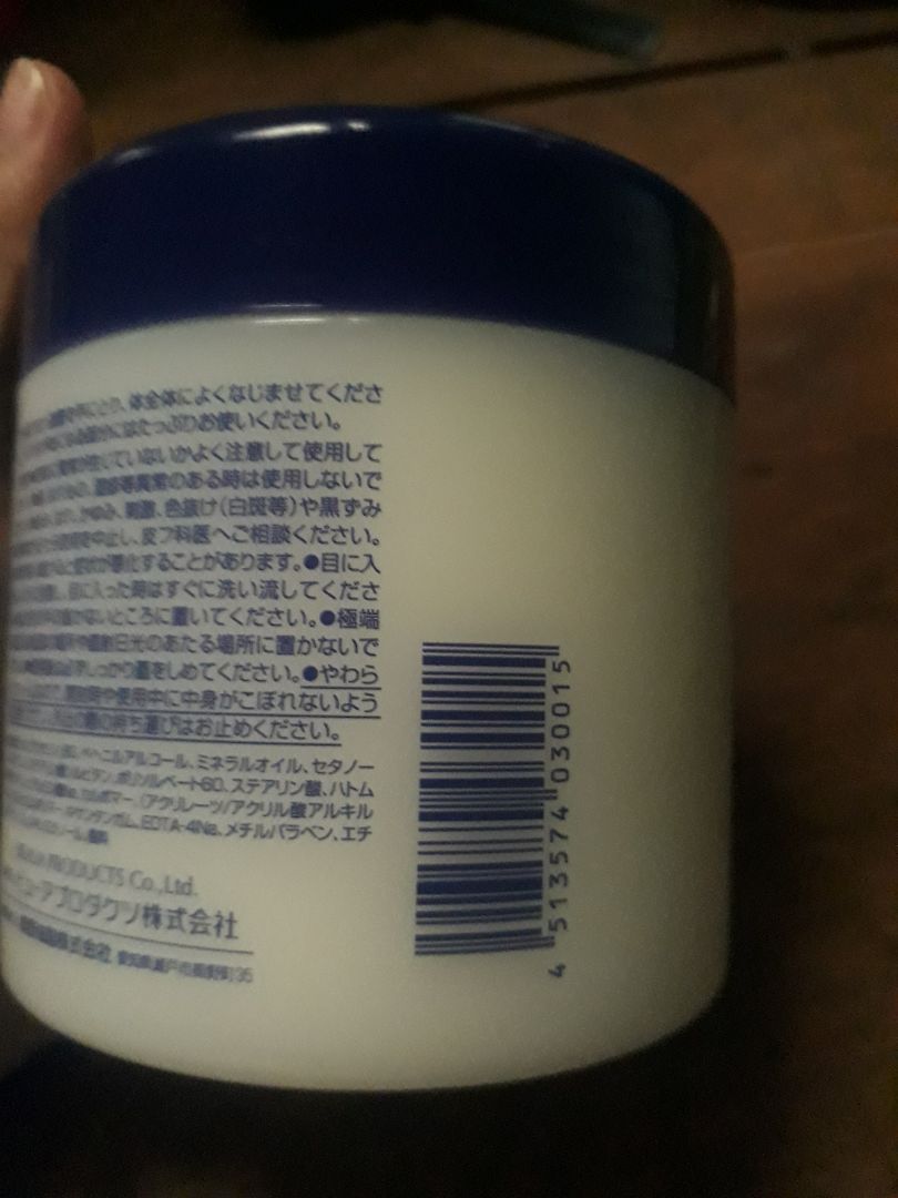 giao hàng đúng thời hạn, đóng gói khá tốt, sản phẩm có mùi thơm thơm nhẹ ko có mùi nồng lắm. sữ dụng bị chăm chít 2 3 giây, dạng kem đặc chứ không phải sệt sệt lỏng cũng khá hài lòng. sài dài lâu thì ko biết hiệu quả không nữa