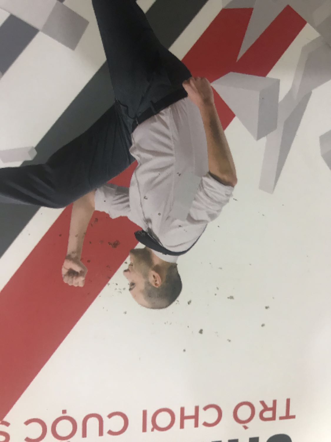 Tiki làm việc thật sự kì cục, sách như thế này mà vẫn đem giao cho khách được. Bìa thì dính vết đen ***, mép sách thì cong vẹo hẳn lên, phía sau cũng rất dơ và các phần mép sách thì bật ra như hình. Thật sự thật sự rất tệ và vô cùng THẤT VỌNG VỀ TIKI. Yêu cầu đổi ngay sách mới cho tôi, tôi k chấp nhận việc bỏ tiền ra để mang về 1 cuốn sách *** sứt sẹo như này. Trước đây Tiki làm việc vô cùng ổn, t đã mua hàng nhiều lần nhưng sau này thì đã tệ đi rất nhiều, khi mua hàng t đã chú ý chọn TIKI TRADING rồi mà khi nhận hàng lại hoàn toàn thất vọng, mong bên phía Tiki sẽ sớm có câu trả lời thích đáng cho việc này !!! Sách như vừa đào với trong kho ra vậy. Nếu biết mua Tiki mà bị như này thật ra tiệm mua sách còn hơn. Đỡ mất thời gian chờ ship nữa. Tôi chỉ vừa nhận hàng vào sáng nay ngày 24/7/2019. Mong bên phía Tiki liên lạc lại làm việc sớm với tôi. Trải nghiệm thất vọng